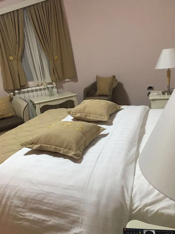Hotel Lux De Paris Tirana